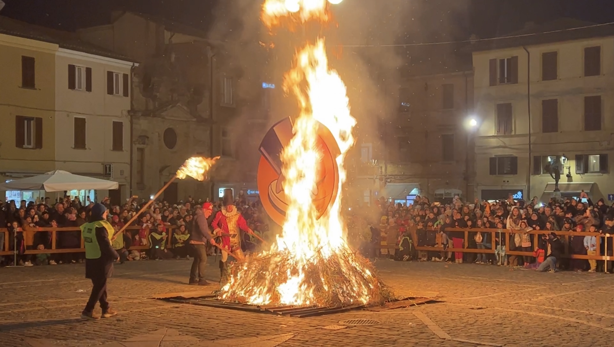 Il rogo del Pupo chiude l'edizione 2023 del Carnevale di Fano 